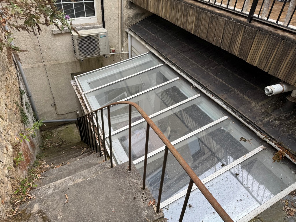 Lot: 77 - GROUND FLOOR COMMERCIAL UNIT AND LOWER FLOOR WORKSHOP PREVIOUSLY IN USE AS A RESIDENTIAL FLAT - Looking Down on the Lower Level from the Rear